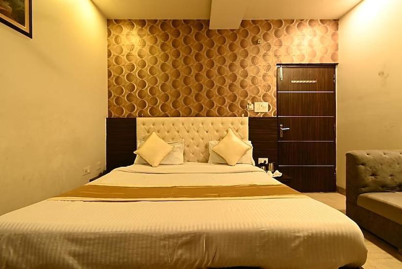 Hotel I.P. Palace Lucknow Buitenkant foto