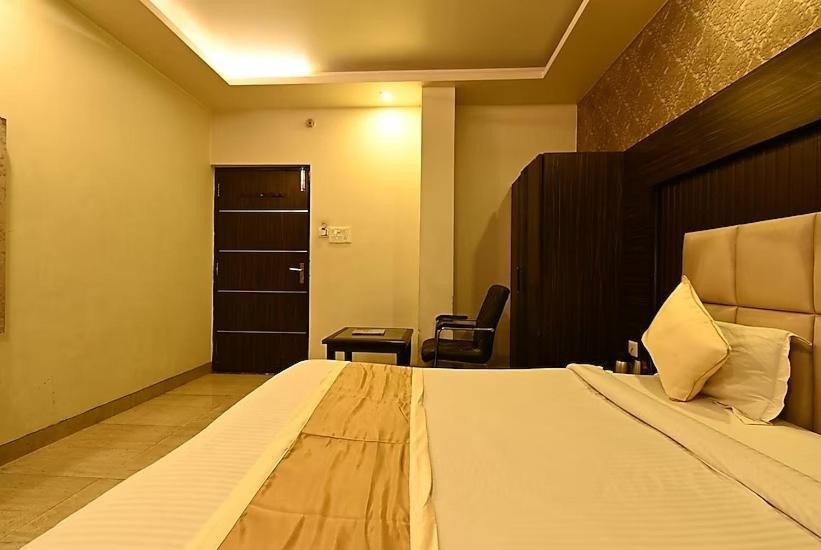 Hotel I.P. Palace Lucknow Buitenkant foto