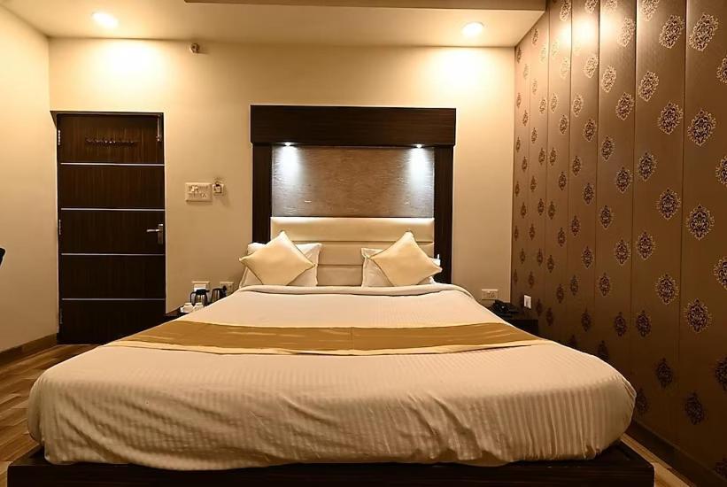 Hotel I.P. Palace Lucknow Buitenkant foto