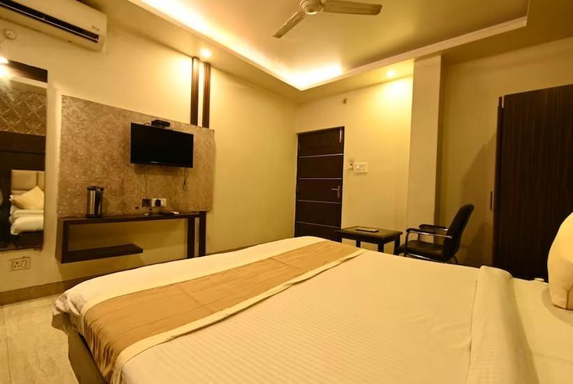 Hotel I.P. Palace Lucknow Buitenkant foto