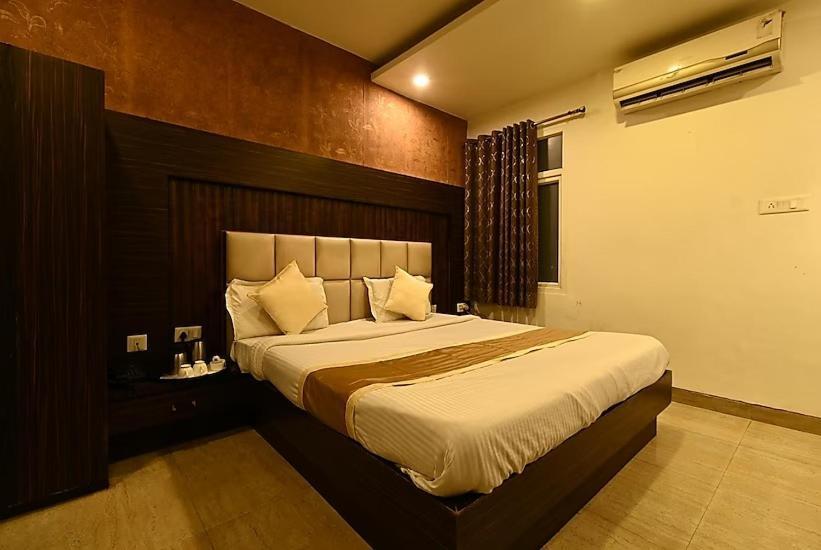Hotel I.P. Palace Lucknow Buitenkant foto