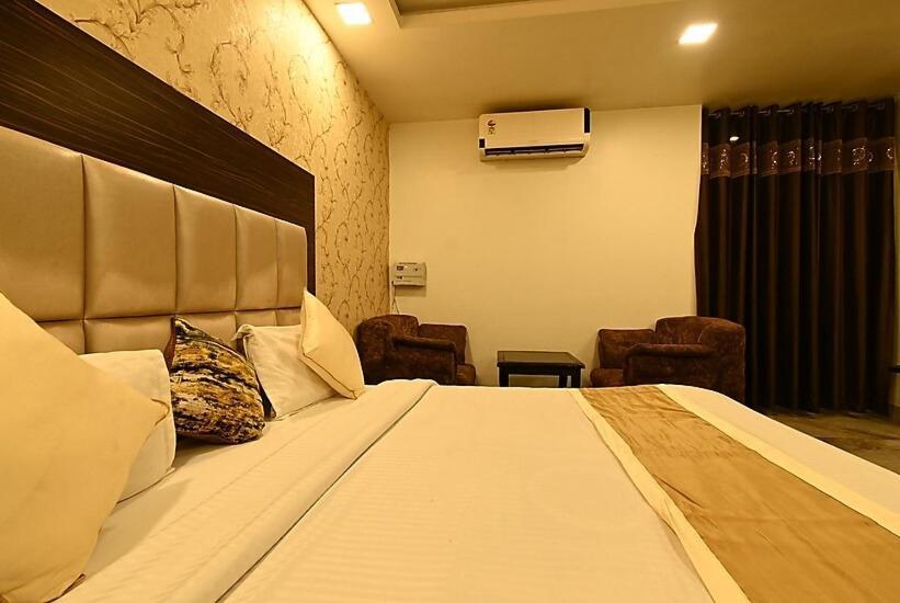 Hotel I.P. Palace Lucknow Buitenkant foto