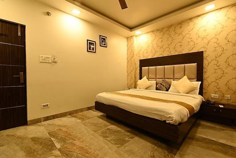 Hotel I.P. Palace Lucknow Buitenkant foto